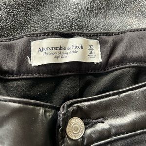 Abercrombie & Fitch
The Super Skinny Ankle
High Rise
33/16г